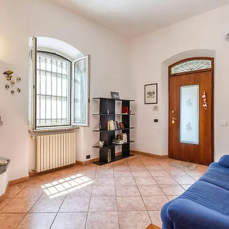 Holiday home Stunning In With Kitchen