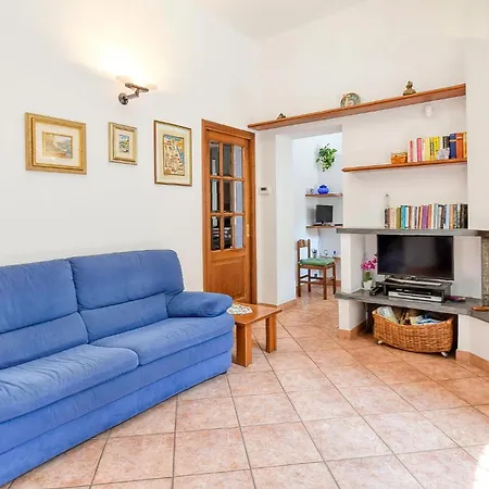 2 Bedroom Awesome In Hébergement de vacances *