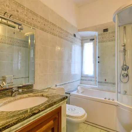 Stunning In With Kitchen * Camogli